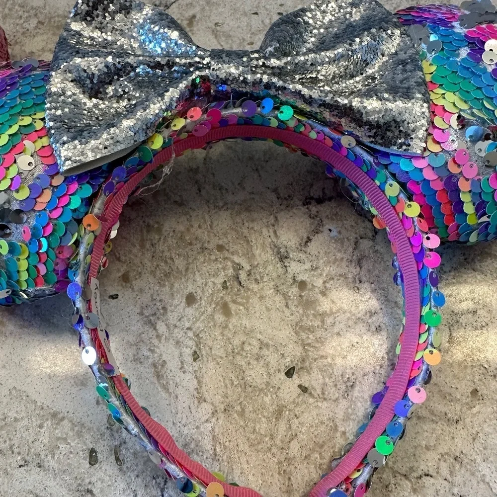 Pair‎ of two small Disney ears